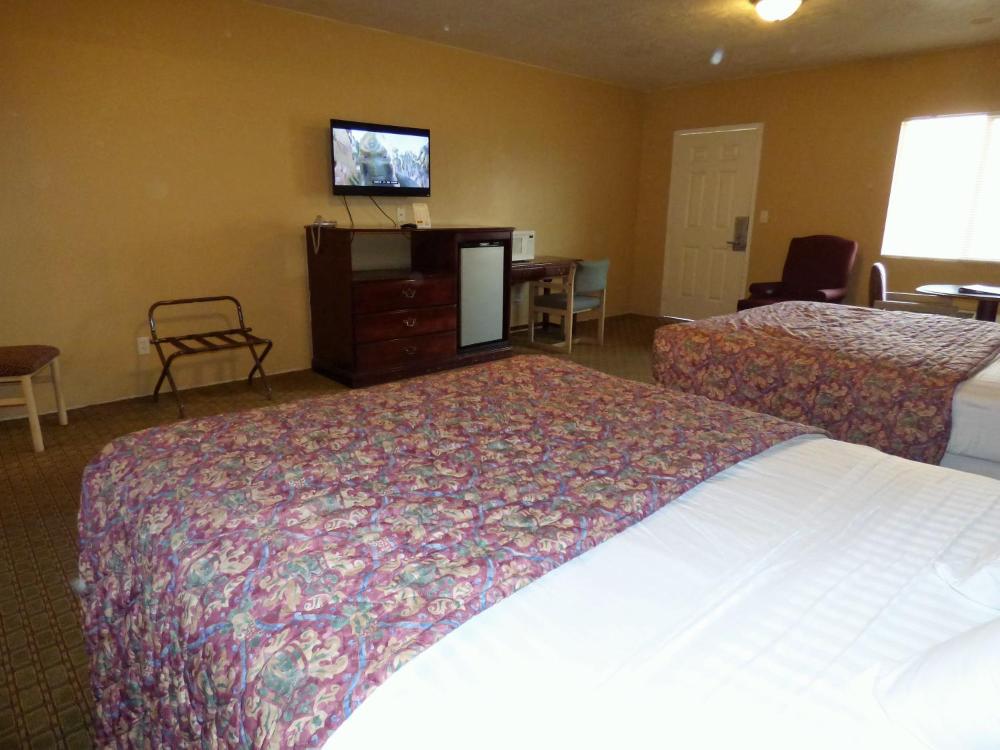Queen Room with Two Queen Beds interior